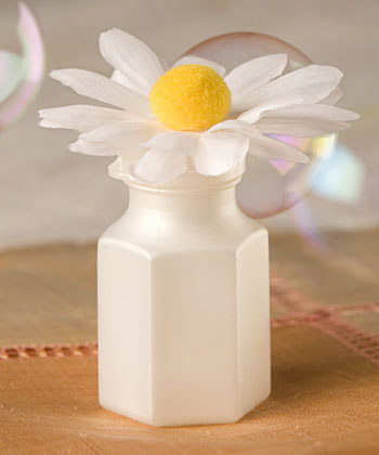 Daisy Topped Wedding Bubbles (12 count)